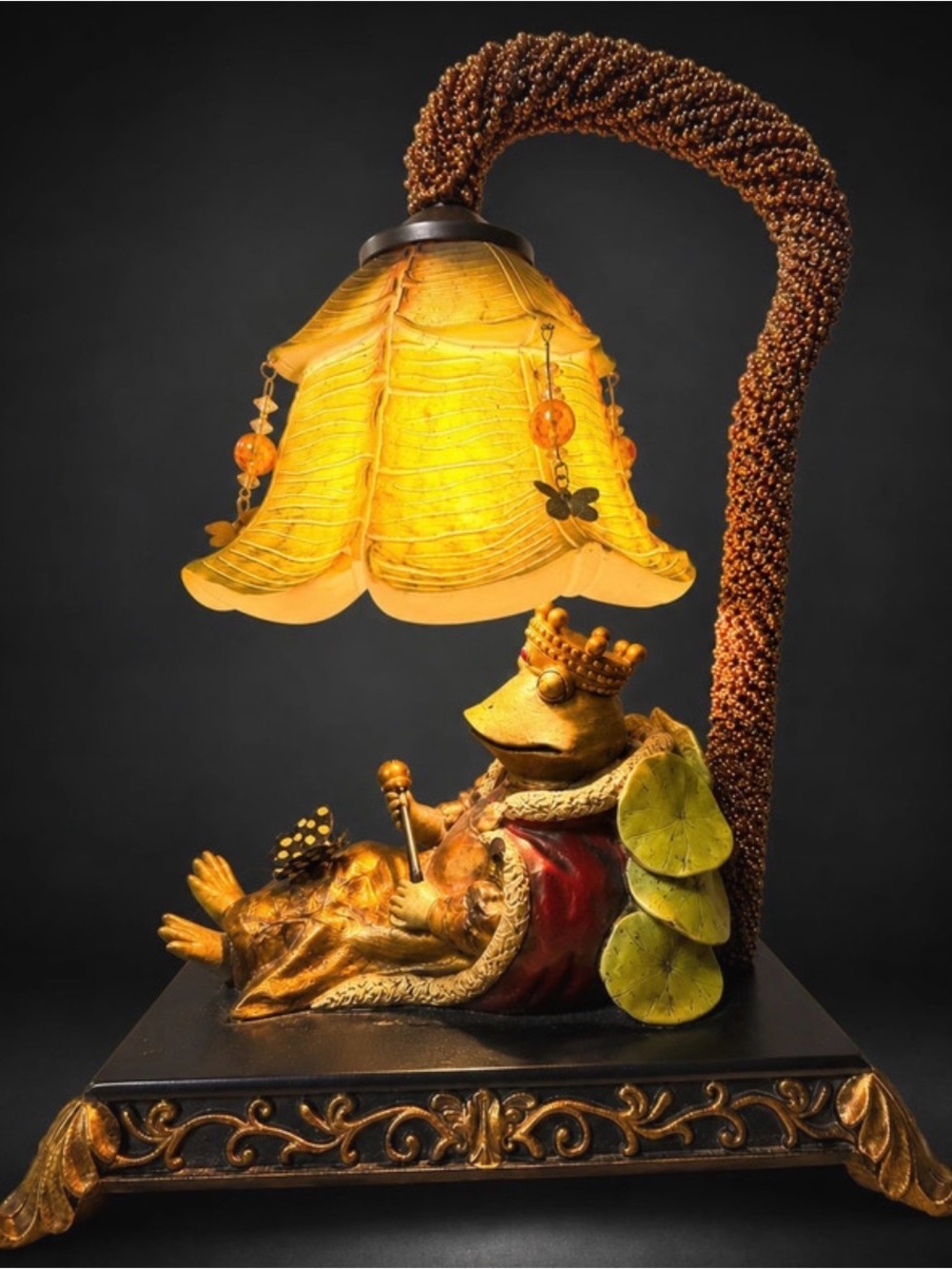 Antique Sterling Home Resting Queen Frog Mini Accent Table Lamp Whimsical Decor